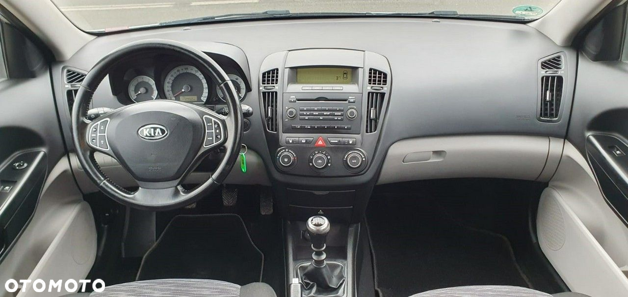 Kia Ceed - 10