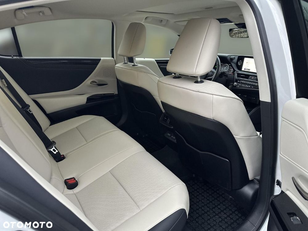 Lexus ES 300h Business Edition - 14