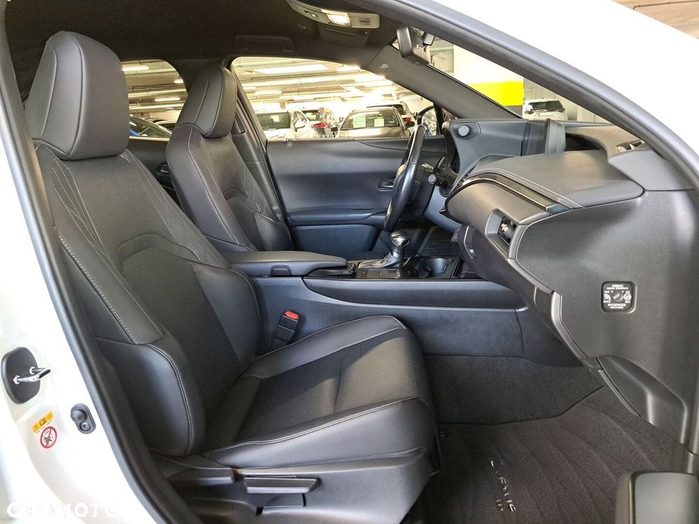 Lexus UX - 16