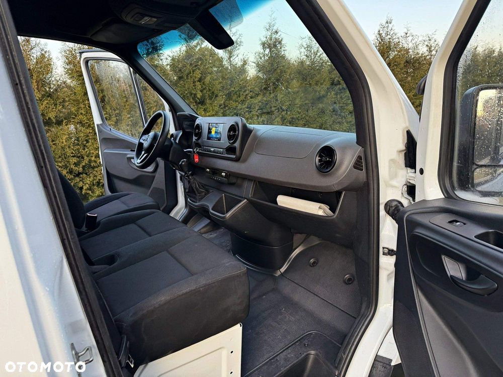 Mercedes-Benz Sprinter - 20