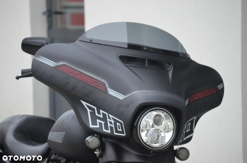 Harley-Davidson Touring Street Glide - 38
