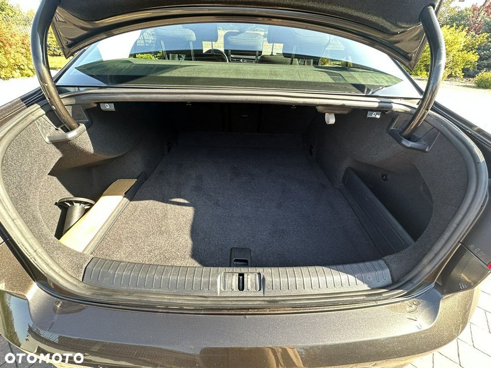Volkswagen Passat - 13