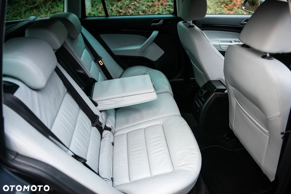 Skoda Octavia 1.8 TSI DSG Laurin & Klement - 24