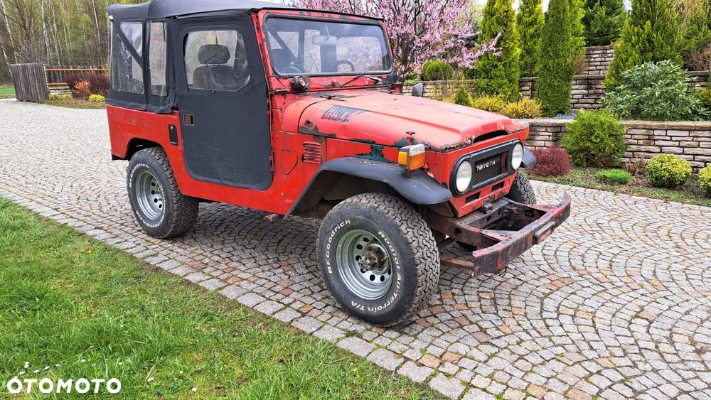 Toyota Land Cruiser - 1