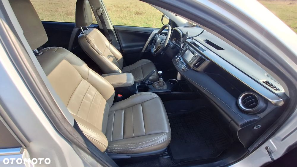 Toyota RAV4 2.0 D-4D Prestige - 19