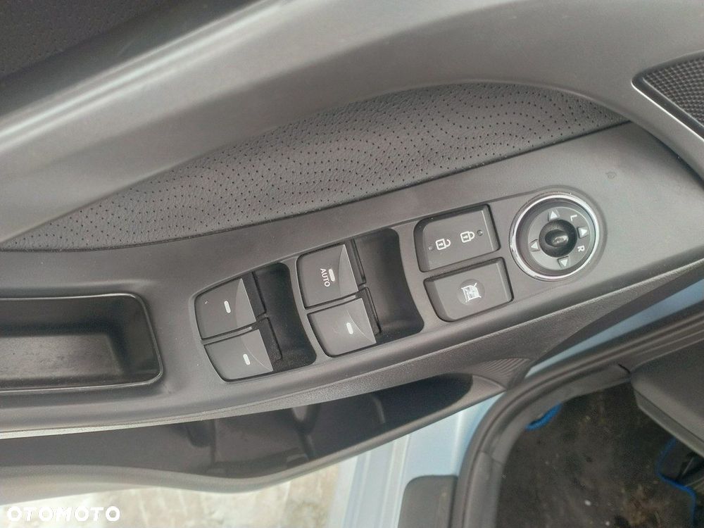 Hyundai Elantra - 12