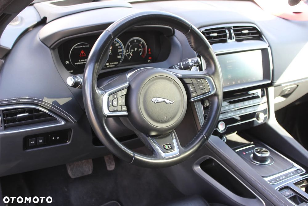 Jaguar F-Pace 3.0 TDV6 AWD R-Sport - 19