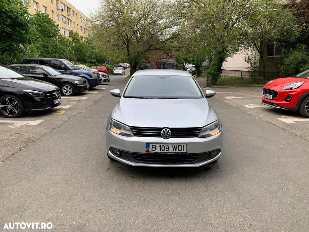 Volkswagen Jetta 1.6 TDI Blue Motion Technology Trendline - 1
