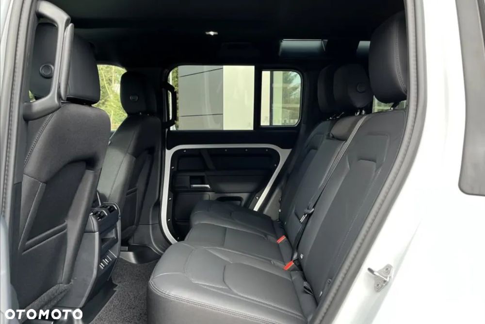 Land Rover Defender 3.0 D200 mHEV S - 25