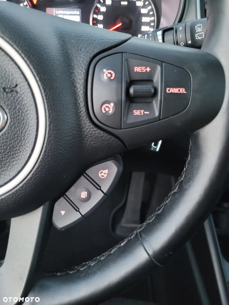 Kia Carens 1.6 GDI Dream Team Edition - 14