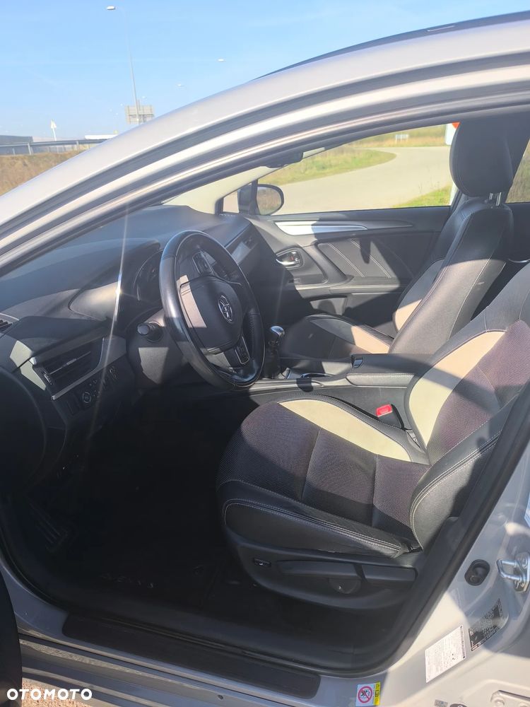 Toyota Avensis 1.8 Premium - 5