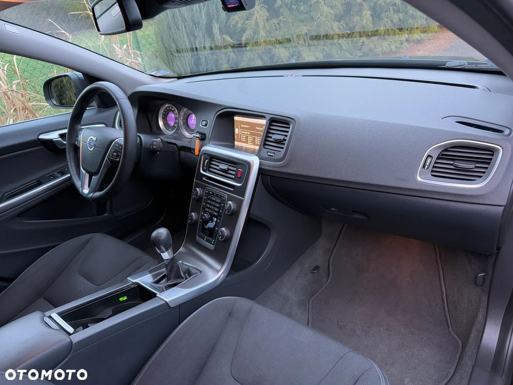 Volvo V60 D4 Momentum - 13