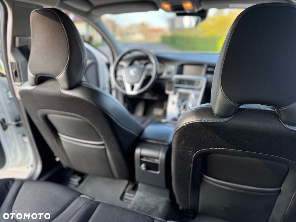 Volvo S60 D4 Drive-E Momentum - 16