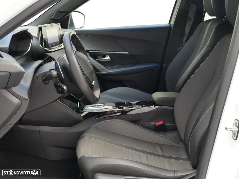 Peugeot 2008 1.2 PureTech Allure EAT8 - 25