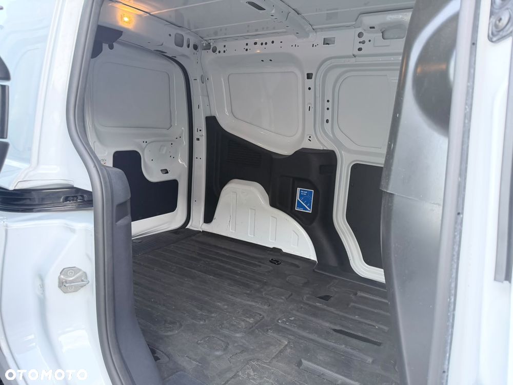Ford Transit Courier - 14