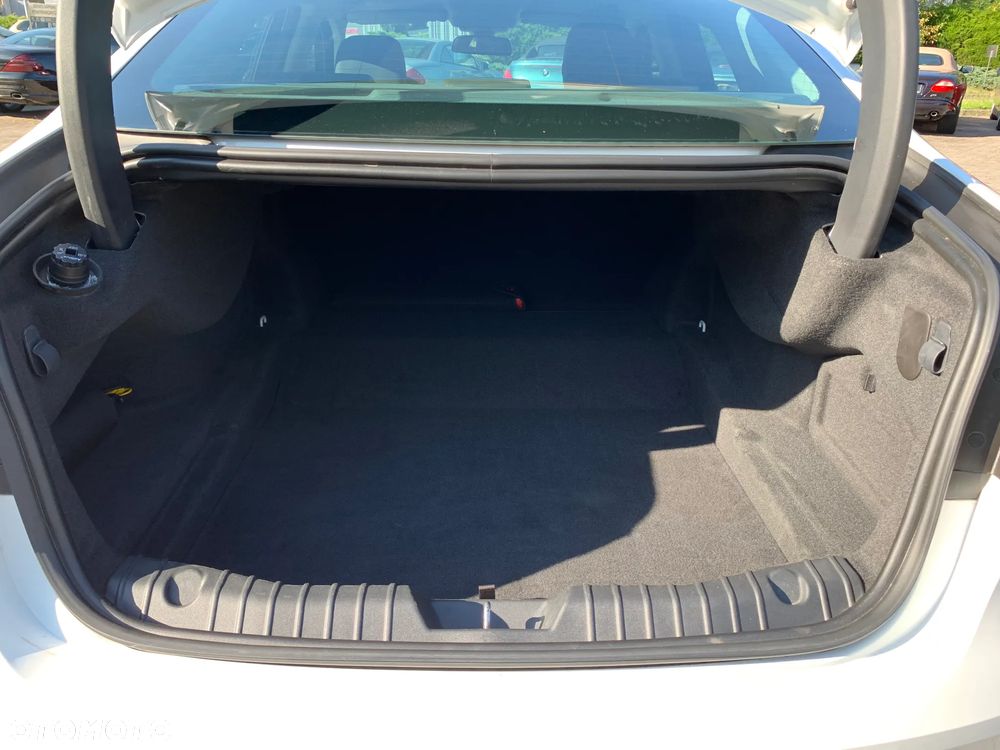 Jaguar XF 2.0 i4D Prestige - 22