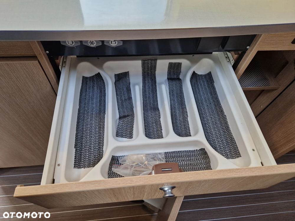 Sunlight A70 Kamper 6 Osób Alkowa Fiat 2.3 JTD Capron A62 Carado A464 - 22