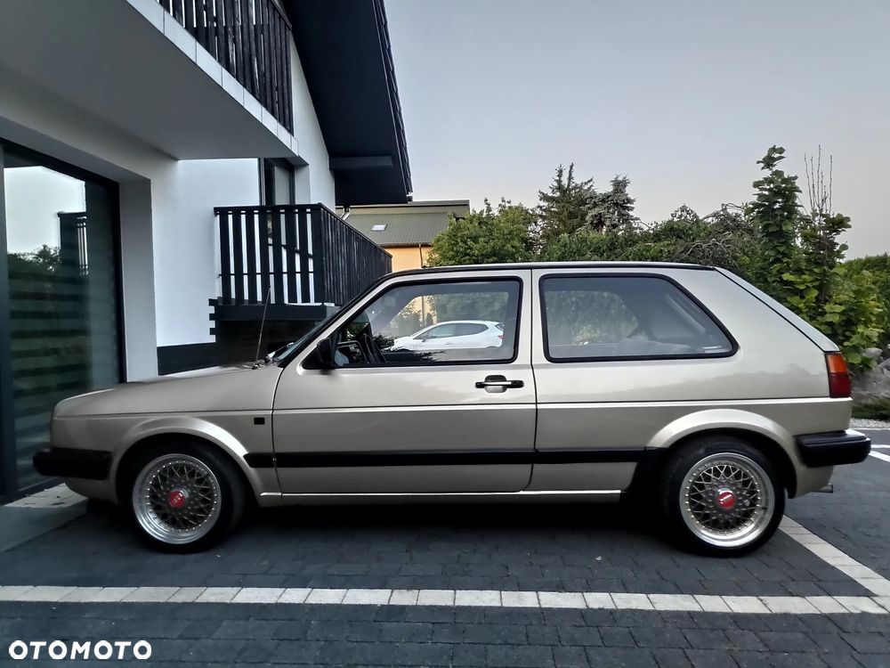 Volkswagen Golf - 10