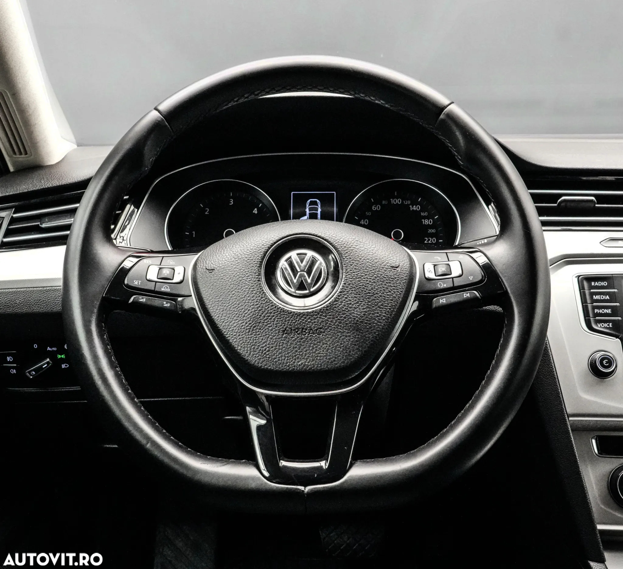 Volkswagen Passat - 18