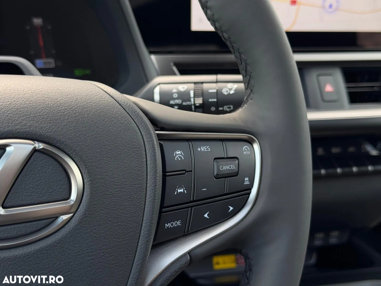 Lexus UX 300h FWD CVT HEV F Sport Design - 24