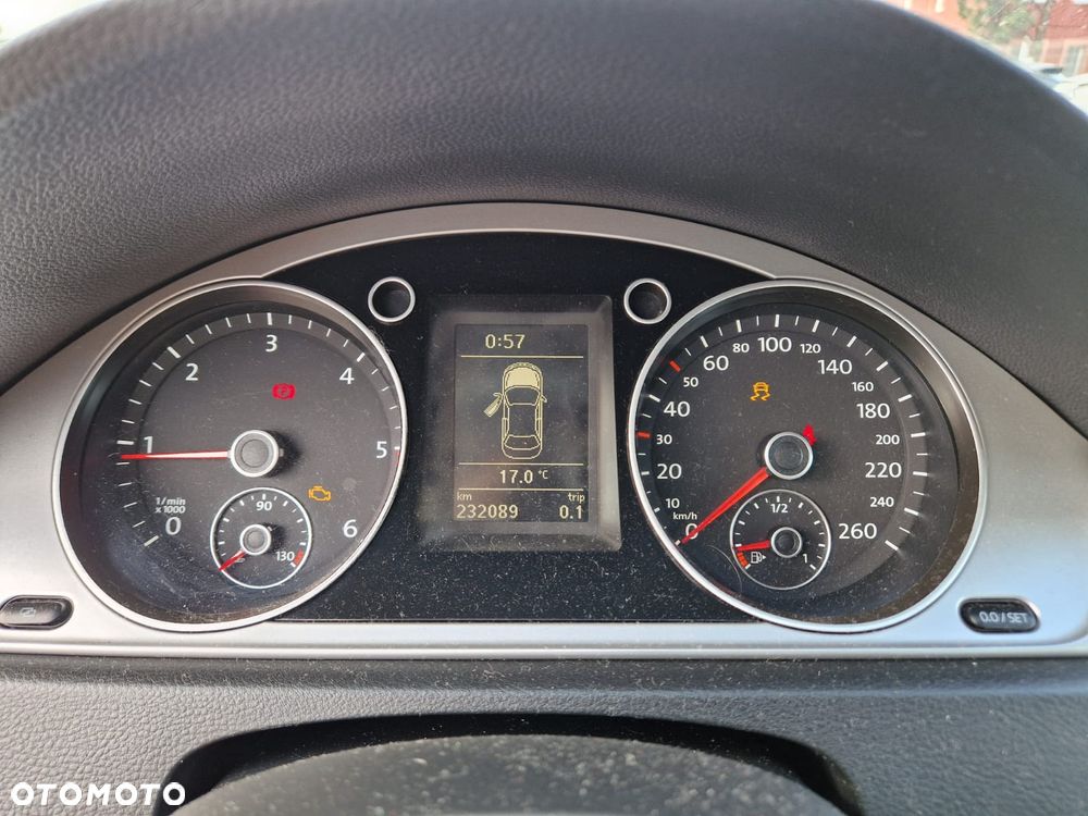 Volkswagen Passat 2.0 TDI Trendline - 18