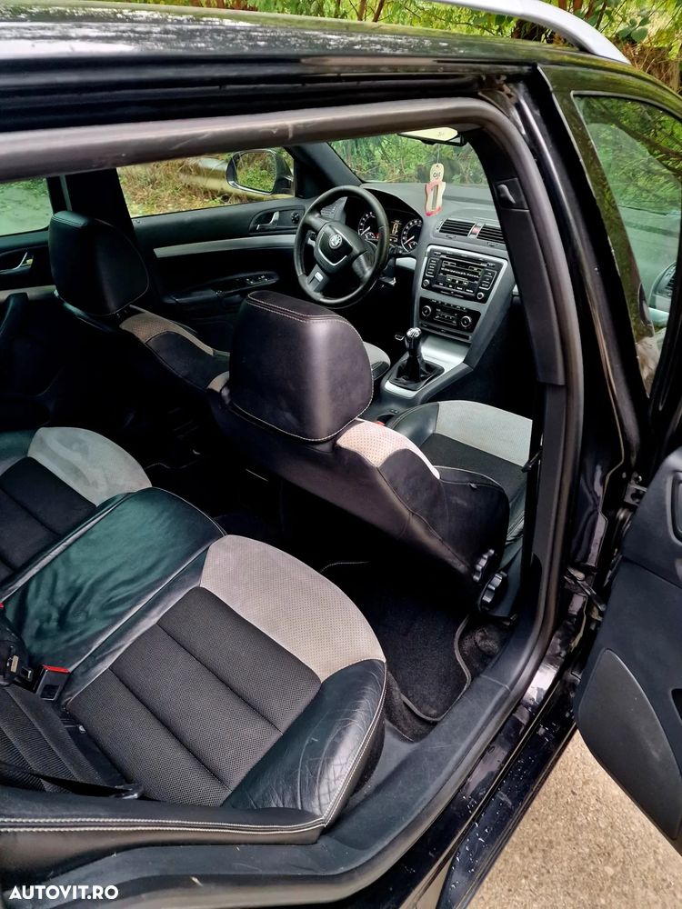 Skoda Octavia Combi 2.0 TDI CR DPF RS - 8