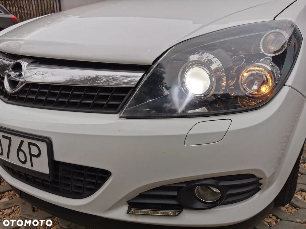 Opel Astra 1.6 Black&White - 7