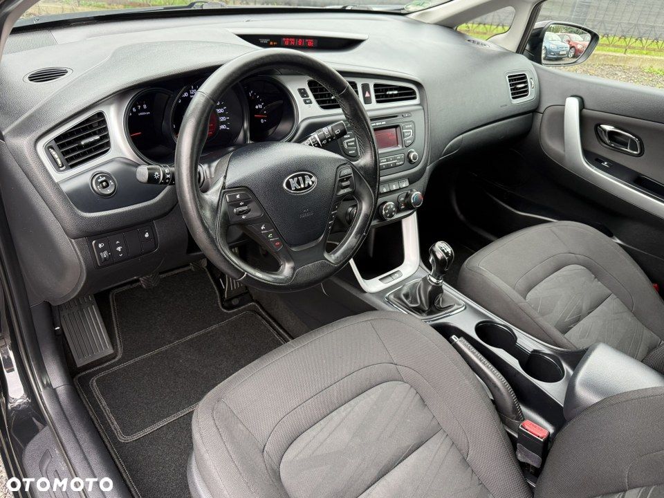 Kia Ceed 1.6 GDI Dream-Team Edition - 16