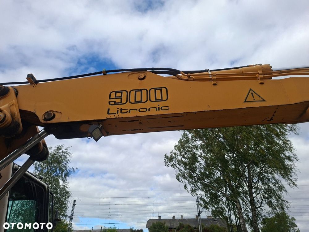 Liebherr A 900 B 4X4 - 32