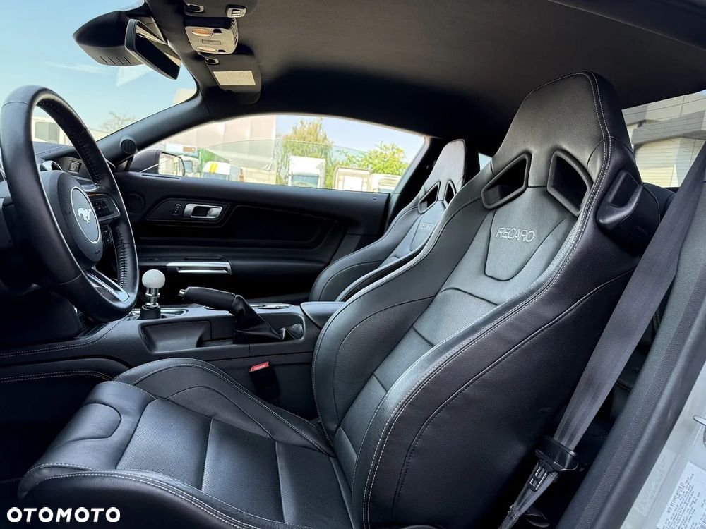 Ford Mustang - 8