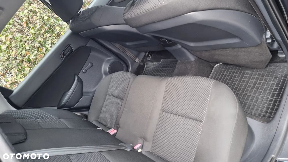 Hyundai i30 1.4 Base + - 13