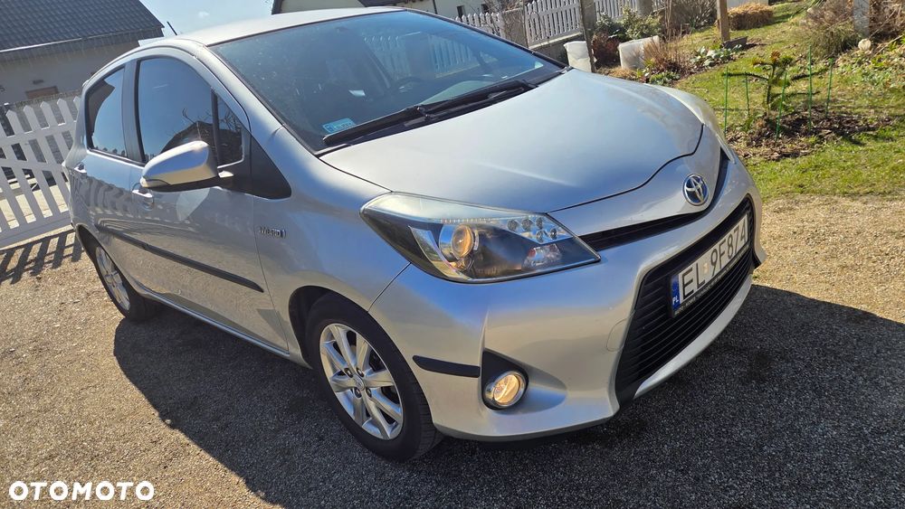 Toyota Yaris Hybrid 100 Premium - 2