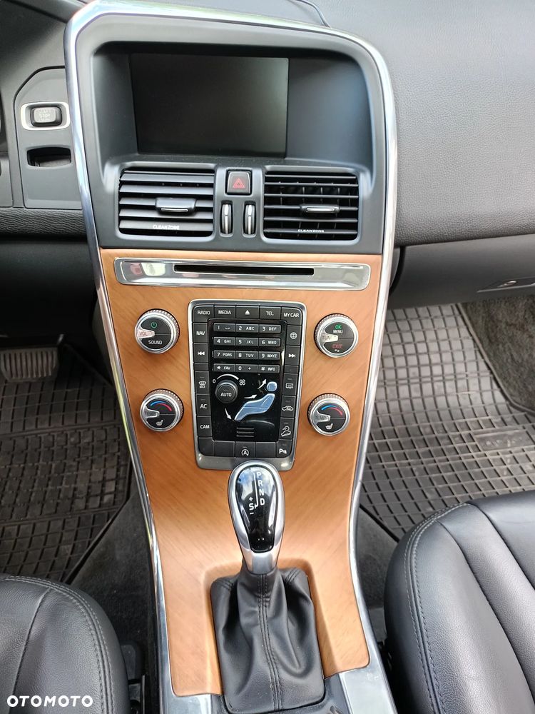 Volvo XC 60 D4 AWD Summum - 24