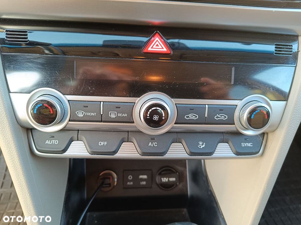 Hyundai Elantra 1.6 Comfort - 18