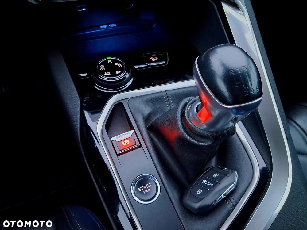 Peugeot 3008 PureTech 130 Stop & Start GPF Allure Business-Paket - 28