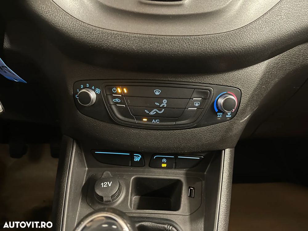 Ford Transit Courier - 10