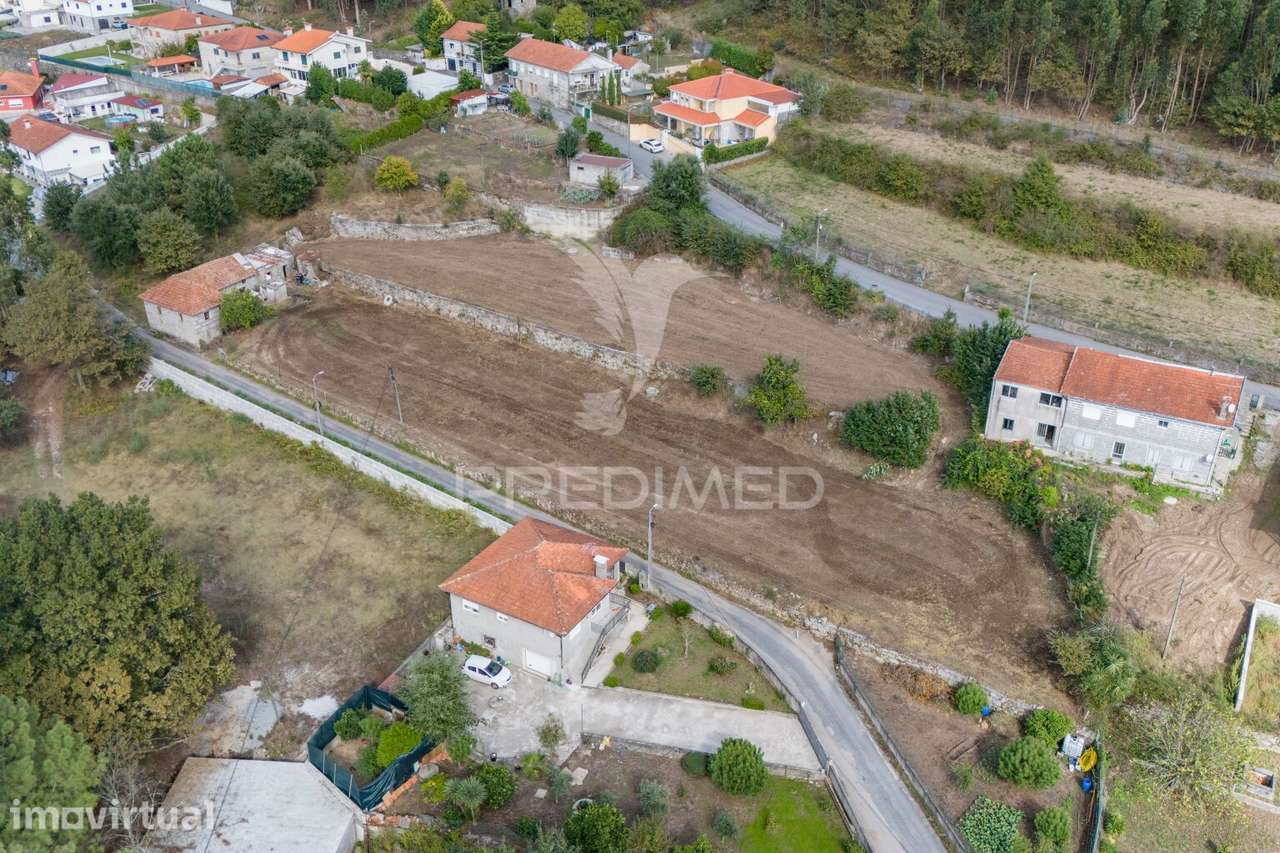 TERRENO PARA CONSTRUÇÃO COM CASA PARA RESTAURO (4330M2) - Grande imagem: 4/31