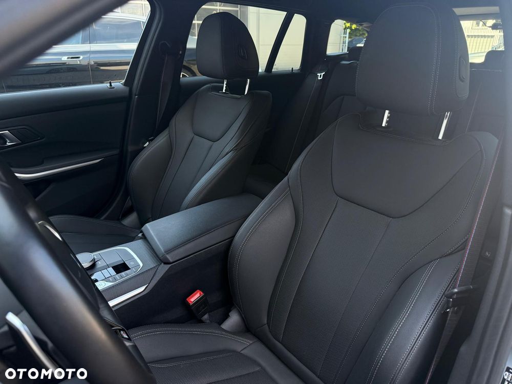 BMW Seria 3 330i sport - 27