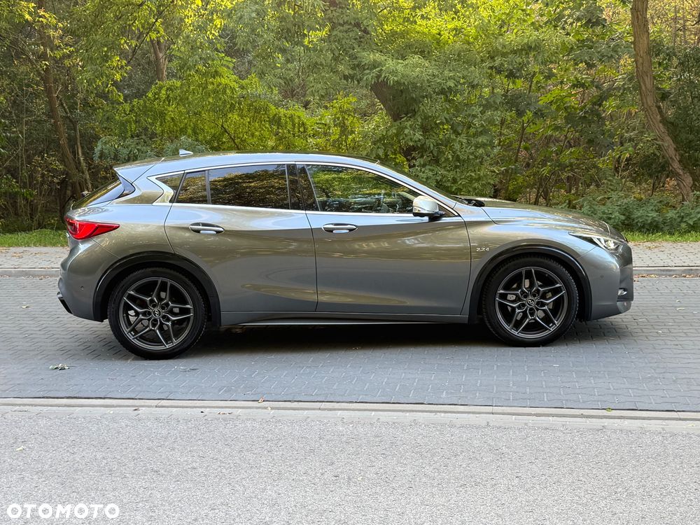 Infiniti Q30 - 9