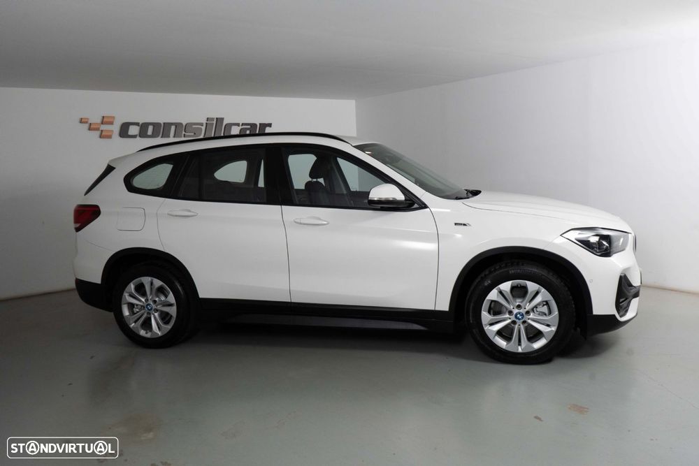 BMW X1 25 e xDrive Corporate Edition - 8