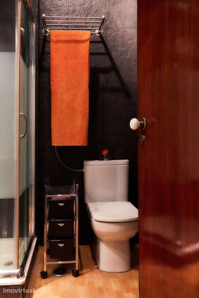 Quarto - localizado em Algés Lisbon - Grande imagem: 2/29