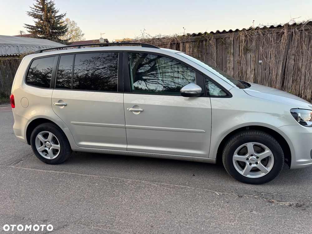 Volkswagen Touran 1.6 TDI DPF BlueMotion Technology Highline - 9