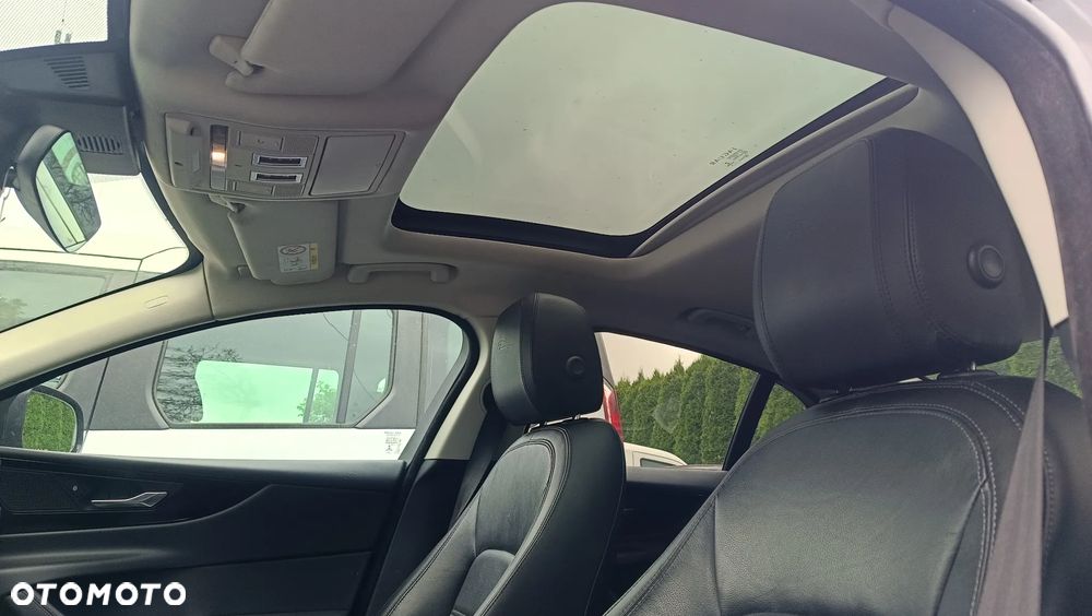 Jaguar XE 2.0 D180 R-Dynamic HSE - 18