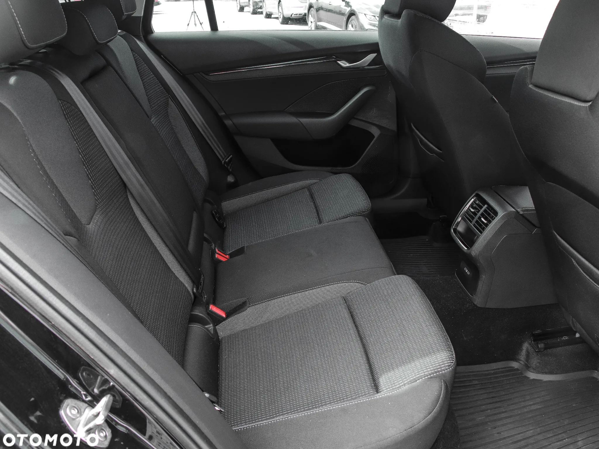 Skoda Octavia 1.5 TSI mHEV Selection DSG - 12