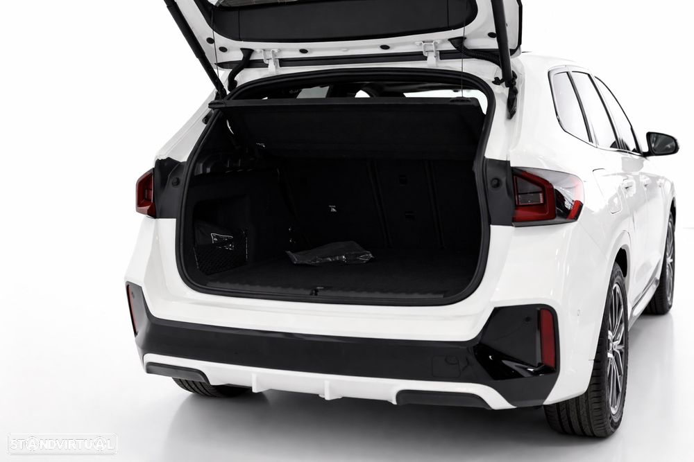 BMW iX1 xDrive30 Pack Desportivo M - 11