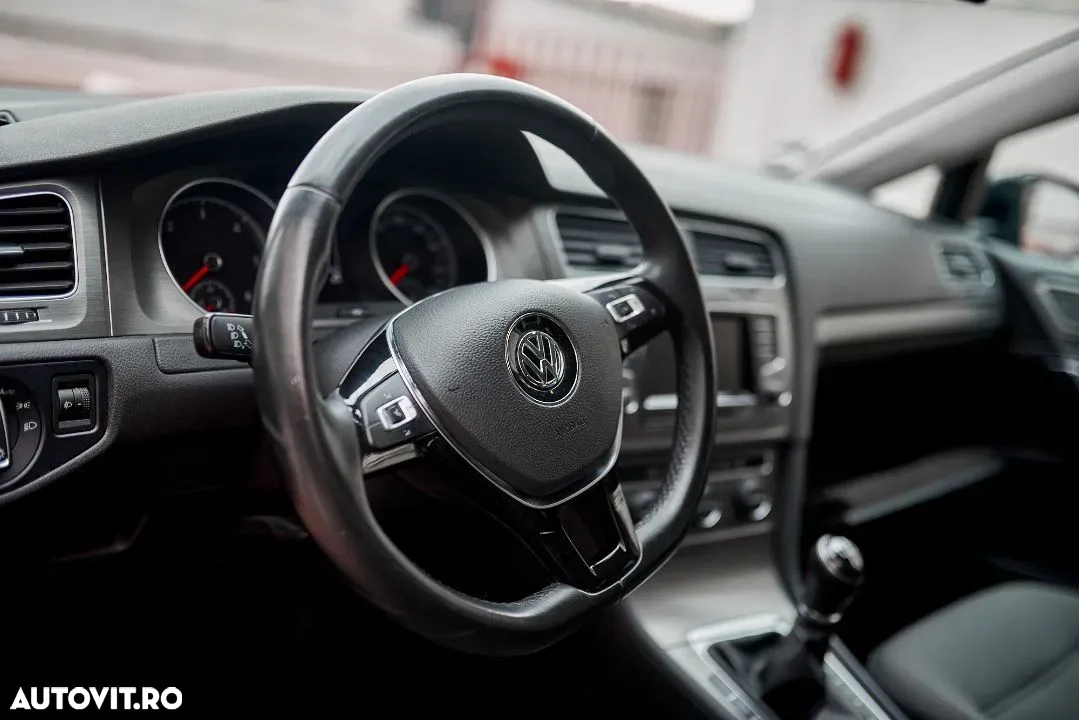 Volkswagen Golf 1.6 TDI BlueMotion Technology DPF Comfortline - 26