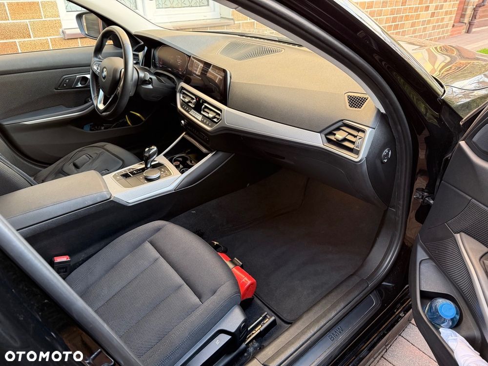 BMW Seria 3 330i Advantage - 14