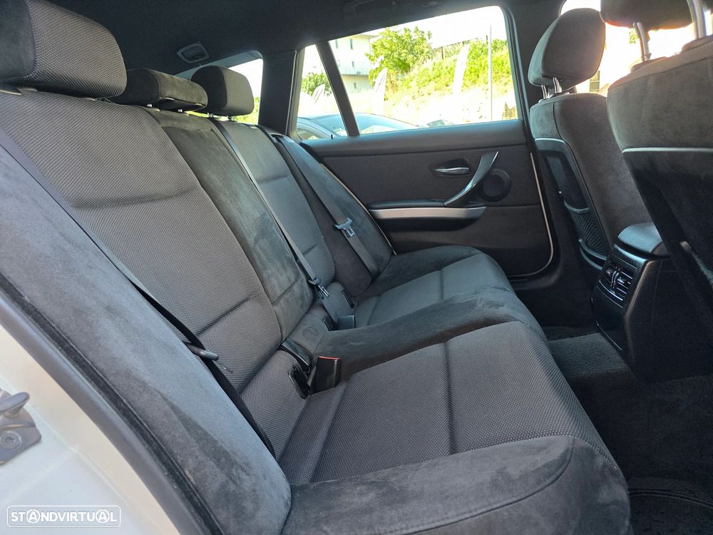 BMW 320 d xDrive - 25