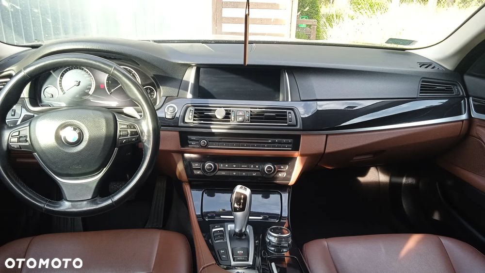 BMW Seria 5 520d xDrive - 5