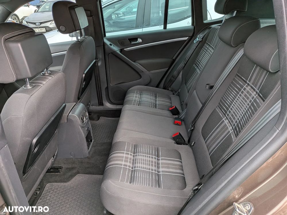 Volkswagen Tiguan 2.0 TDI DPF 4Motion BlueMotion Technology DSG Sport & Style - 16